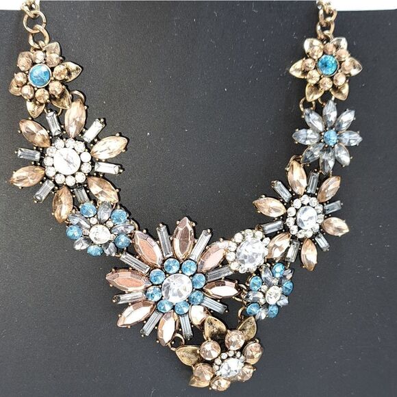 NWT Forever 21 Jeweled Necklace - Picture 7 of 8